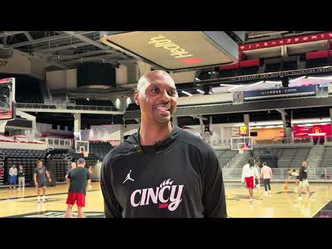 Bearcats associate head coach Manny Robinson talks to the media 