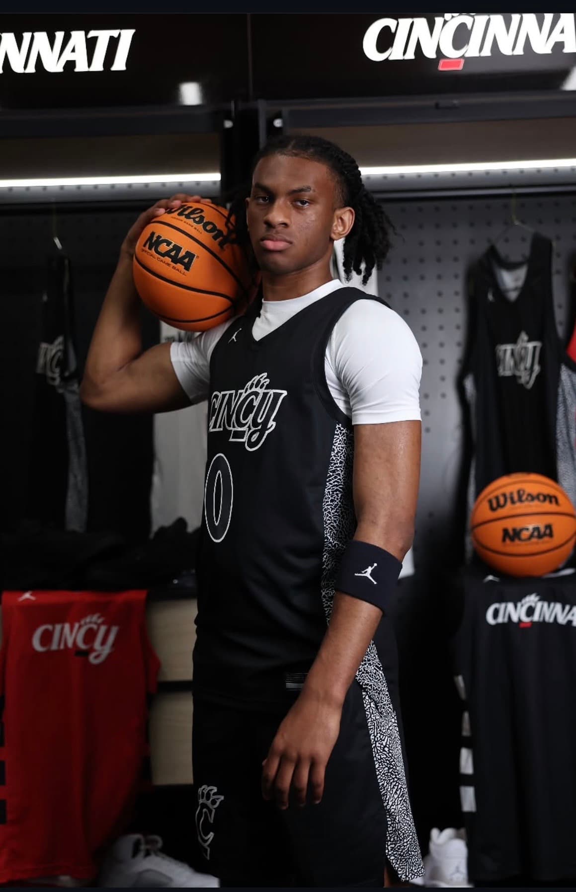 2027 guard Isaiah Mack-Russell discusses UC visit article image about 3SSB