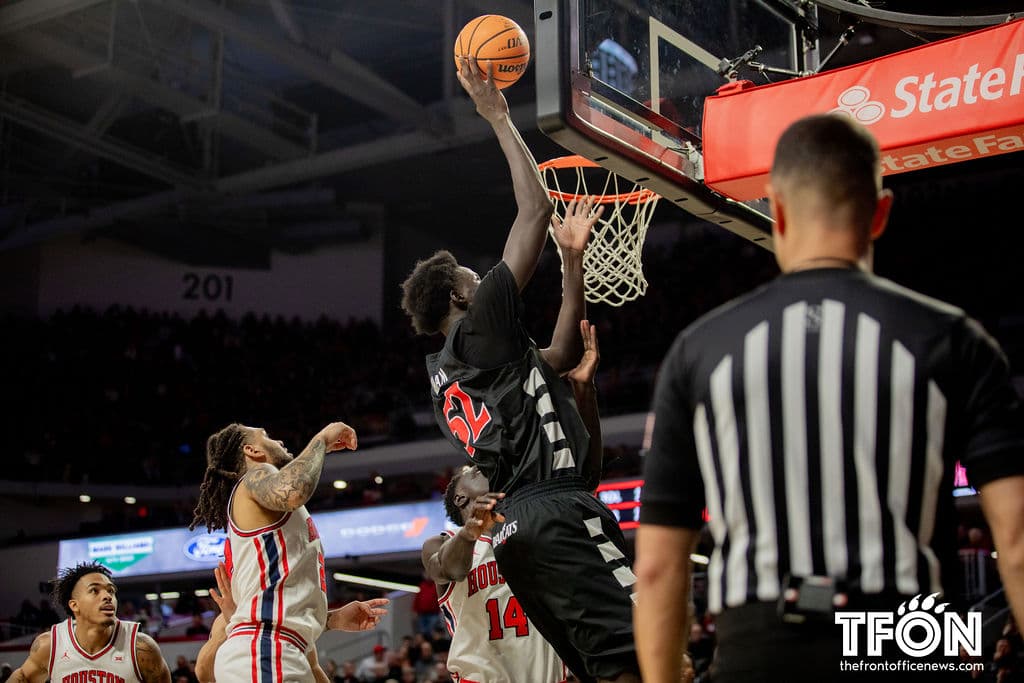 Bearcats can't get right against No. 25 UCF, 73-72