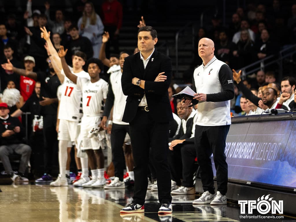 Georgia rough up Bearcats, 84-65