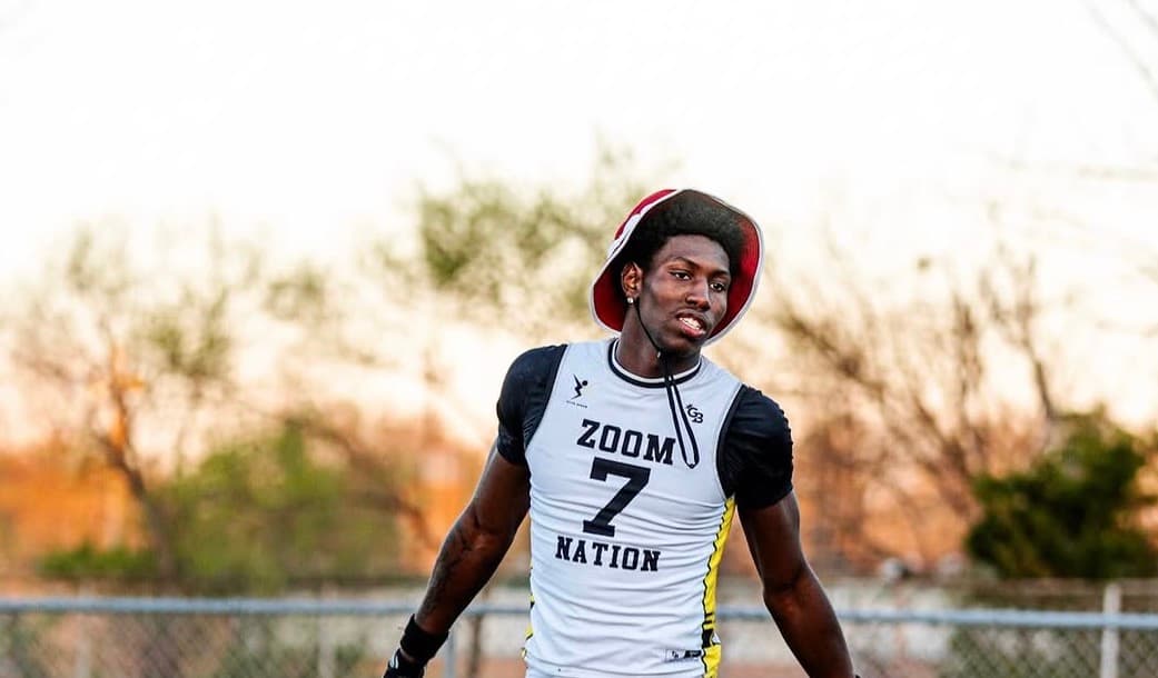 Bearcats make 3 star S James Johnson's Top 5 article image about Belleville East