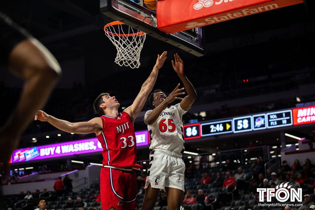 Bearcats C Halvine Dzellat enters transfer portal